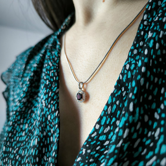 Серебряная подвеска с гранатом 1.233ct