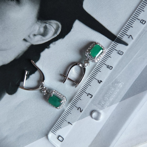 Серебряные серьги с изумрудом 3.044ct
