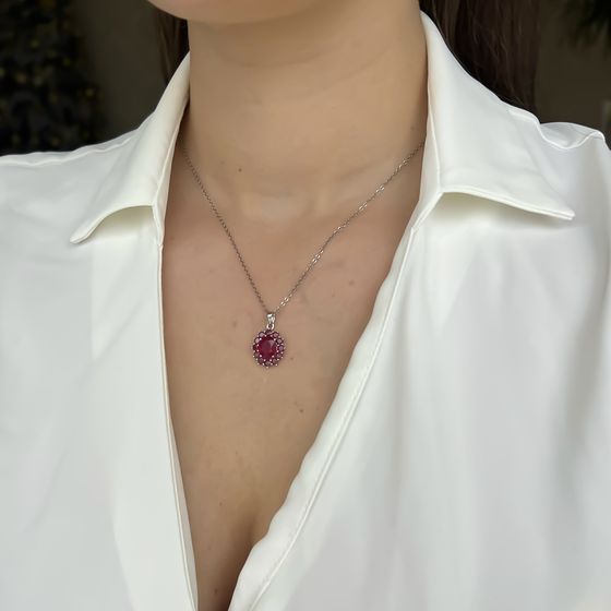 Silver pendant with a 5.388-carat ruby