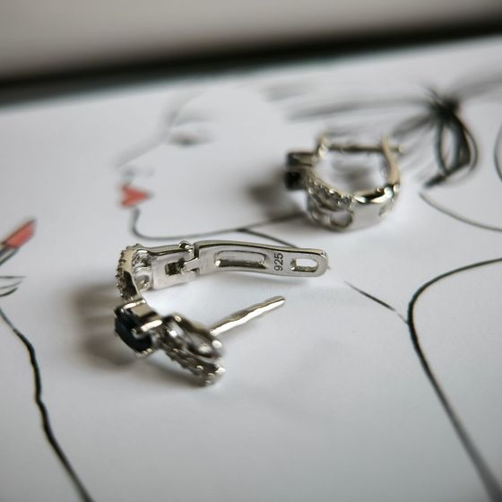 Срібні сережки з сапфіром 1.072ct, фіанітами