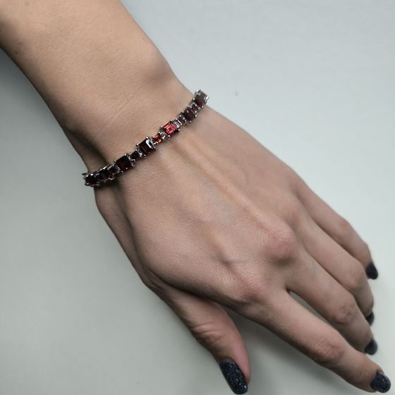 Серебряный браслет с гранатом 14.975ct