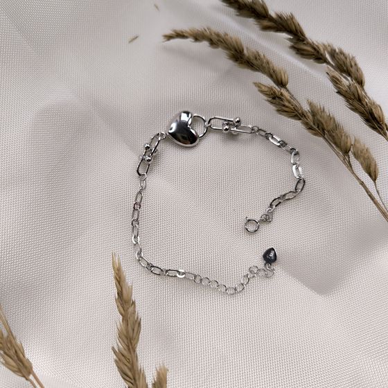 Silver bracelet without stones