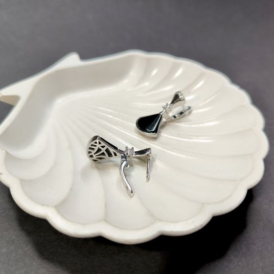 Срібні сережки з оніксом, фіанітами