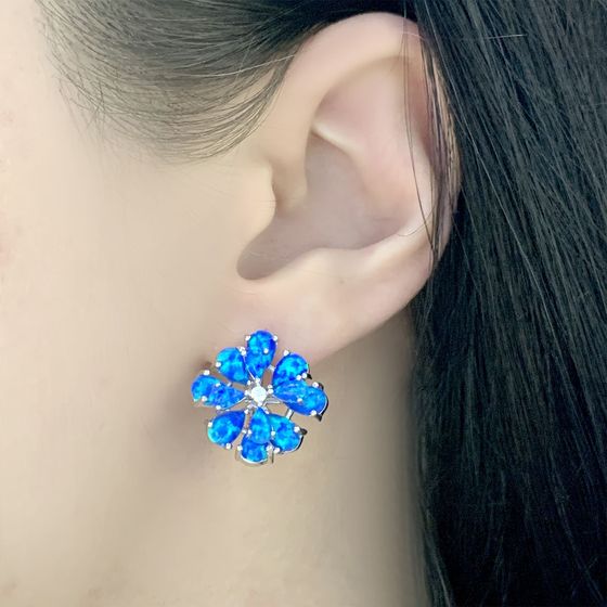 Silver earrings with opal
