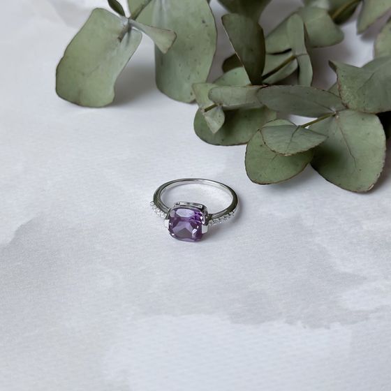 Silver ring with alexandrite