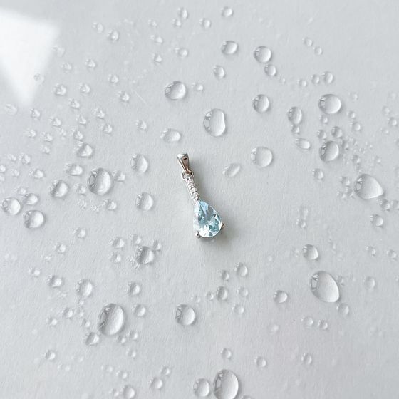 Silver pendant with a 2.042-carat topaz