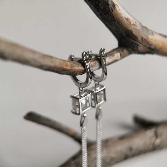 Серебряные серьги с фианитами