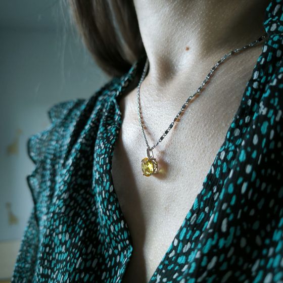 Silver pendant with a 2.49 ct nano citrine