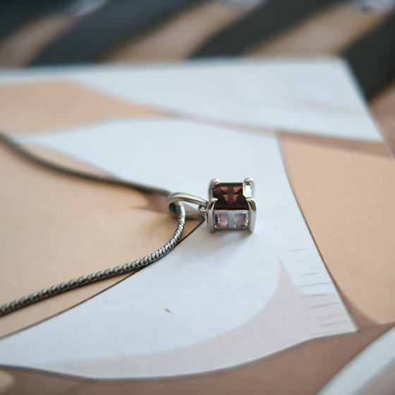 Серебряная подвеска с гранатом 0.85ct