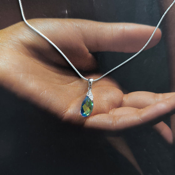 Silver pendant with mystic topaz 3.365ct
