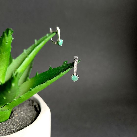 Серебряные серьги с изумрудом 1.192ct, фианитами