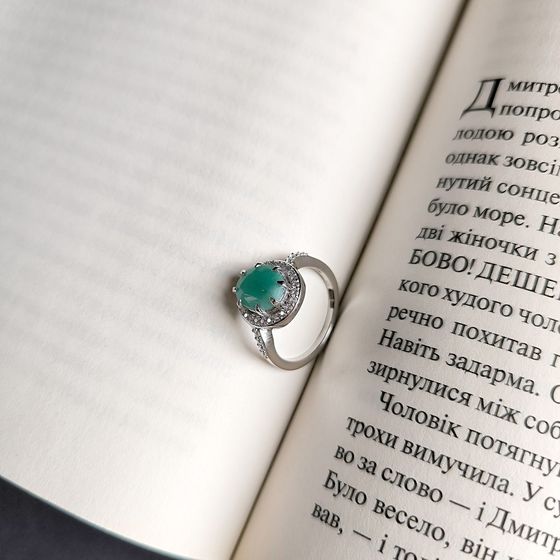 Срібна каблучка зі смарагдом 3.14ct, фіанітами