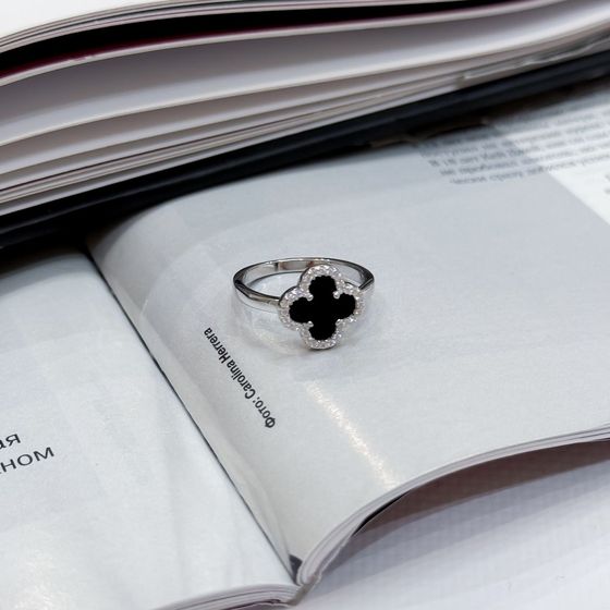 Silver ring with onyx, fianites
