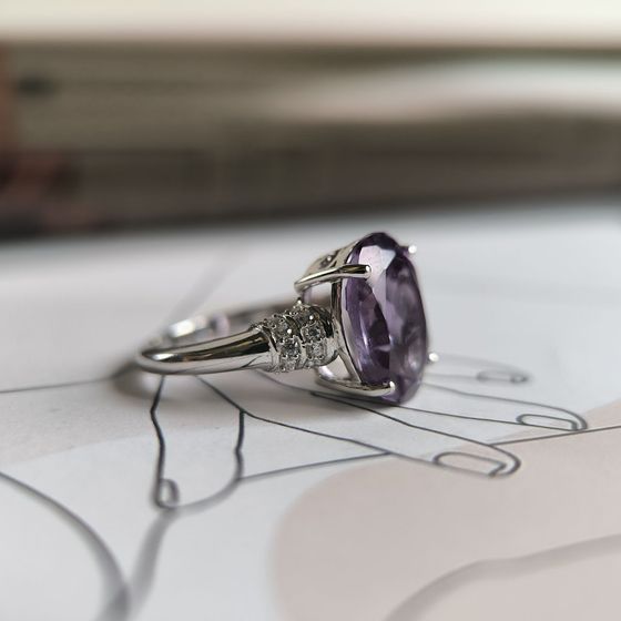 Sterling silver ring with alexandrite 8.205ct, diamonds