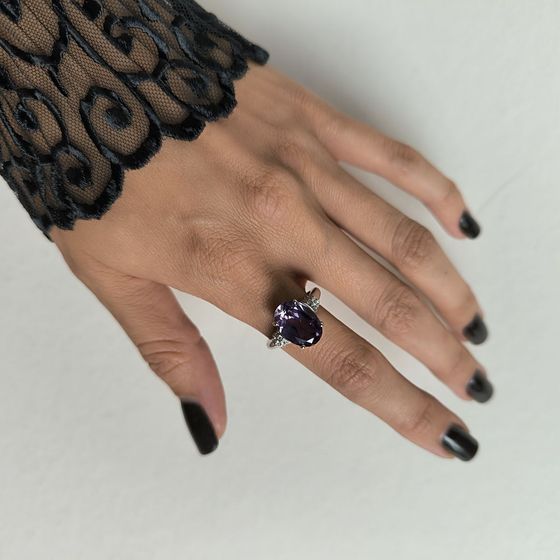 Sterling silver ring with alexandrite 8.205ct, diamonds