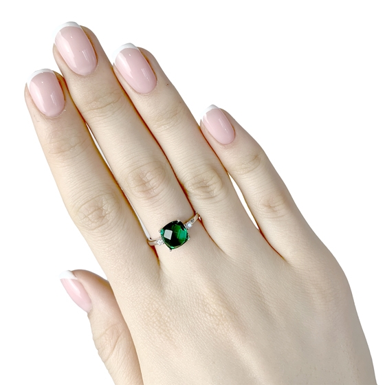 Серебряное кольцо с изумрудом nano 1.987ct