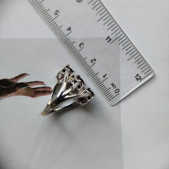 Серебряное кольцо с гранатом 5.317ct