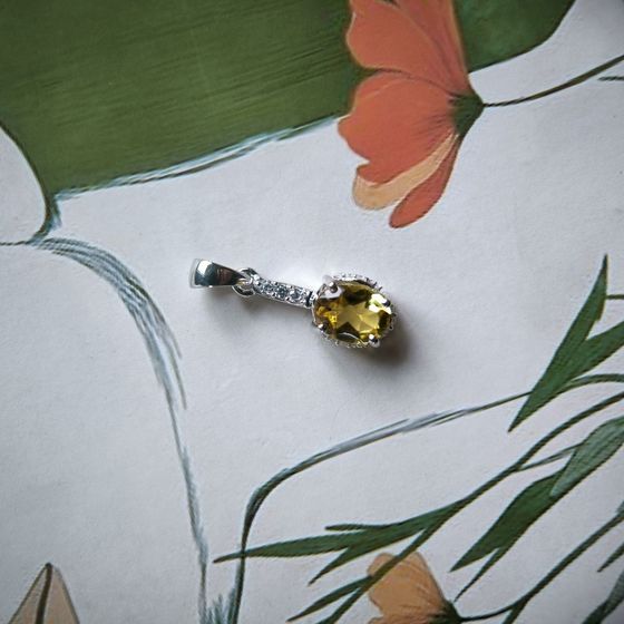 Silver pendant with citrine nano
