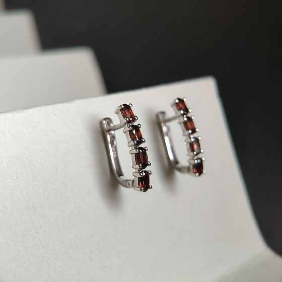 Серебряные серьги с гранатом 2.531ct