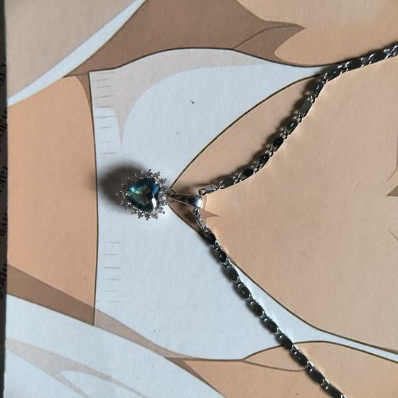 Silver pendant with a 0.801 ct mystic topaz