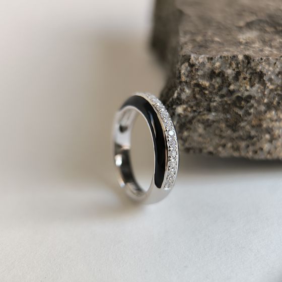 Silver ring with phianites, semallu