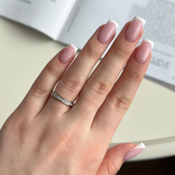 Gold ring with 0.84ct phianites