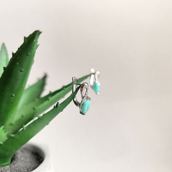 Sterling silver earrings with emerald 1.189ct, with phianites