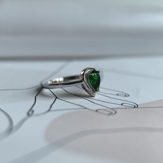 Silver ring with emerald nano 0.605ct