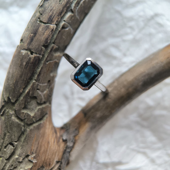 Серебряное кольцо с сапфиром nano 1.488ct