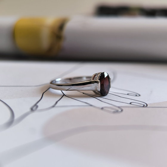 Серебряное кольцо с гранатом 1.35ct