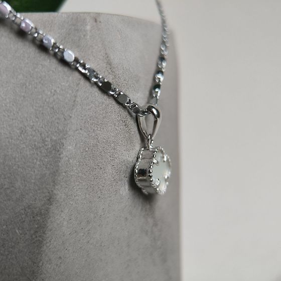 Серебряная подвеска с перламутром