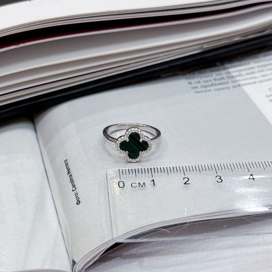 Серебряное кольцо с малахитом, фианитами