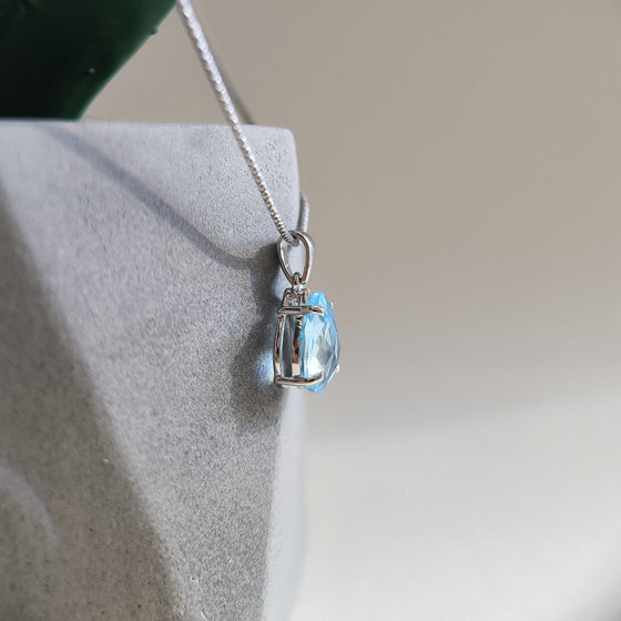 Серебряная подвеска с топазом 4.2ct