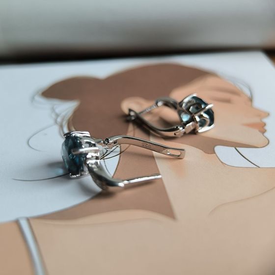 Серебряные серьги с топазом Лондон Блю