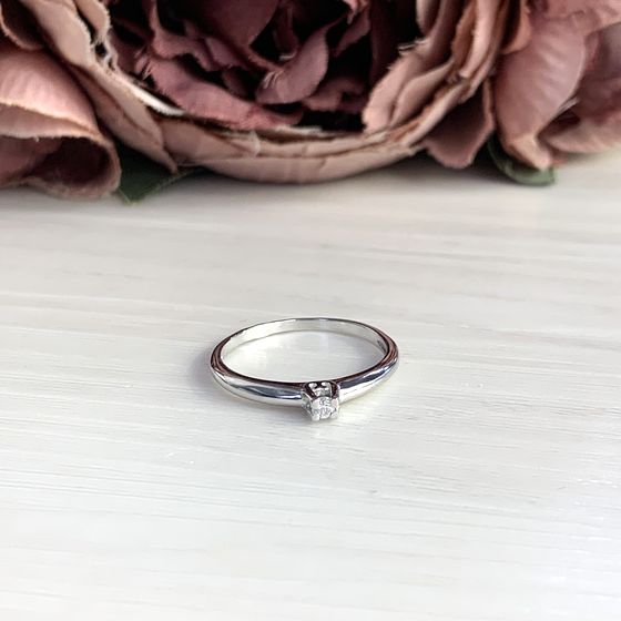 Gold ring with diamond 0.06ct