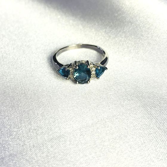 Серебряное кольцо с топазом Лондон Блю 1.38ct