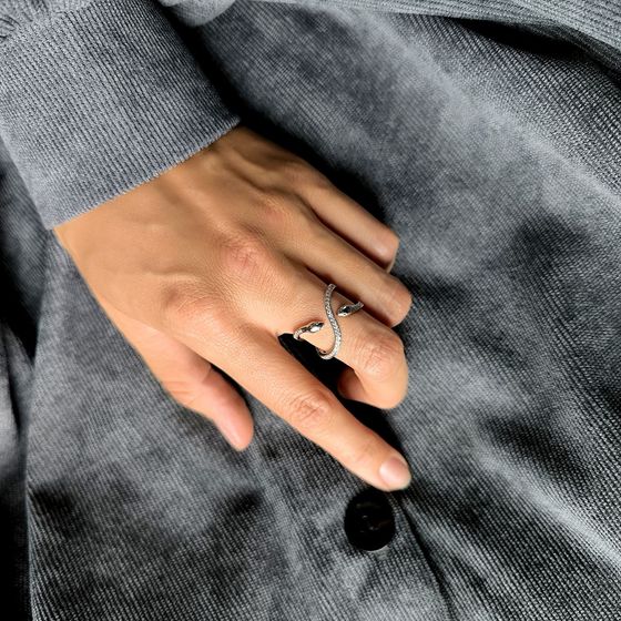 Срібна каблучка з фіанітами