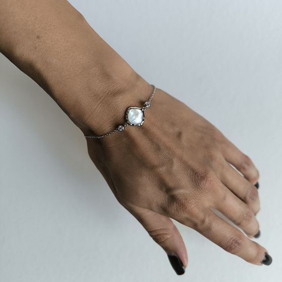 Silver bracelet with mother-of-pearl, phyanites