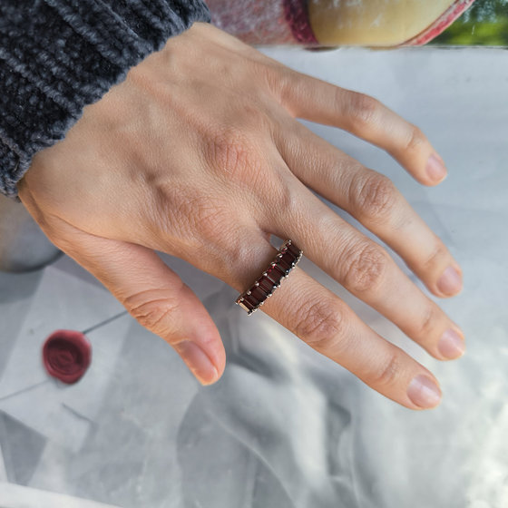 Серебряное кольцо с гранатом 3.283ct