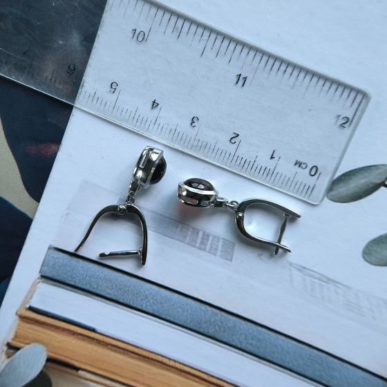 Silver earrings with garnet nano