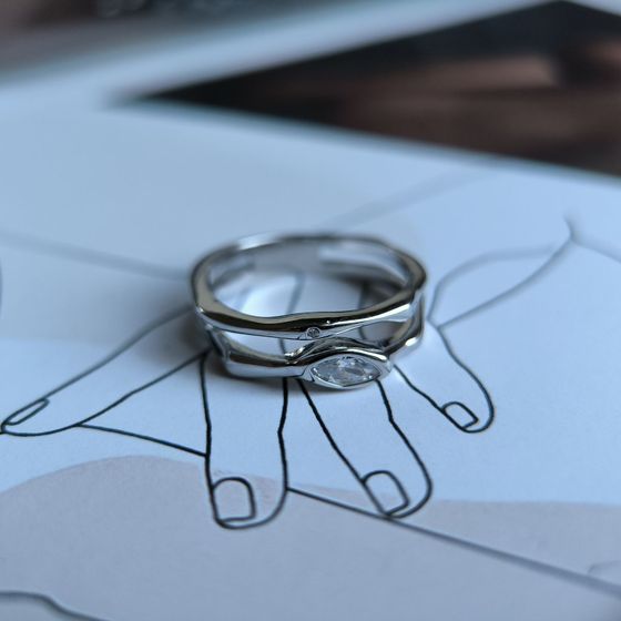 Серебряное кольцо с фианитами