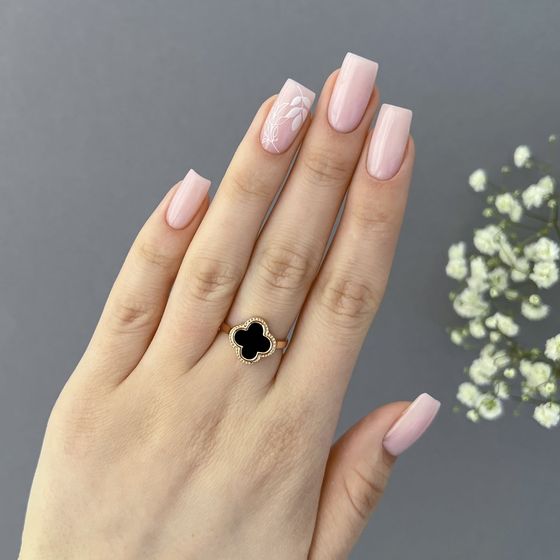 Золотое кольцо с ониксом