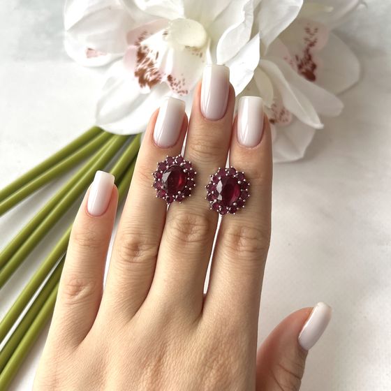 Silver earrings with a 5.388-carat ruby