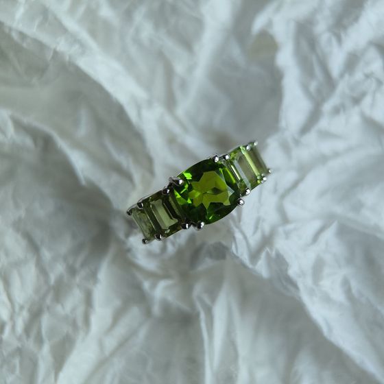 Silver ring with chrysolite