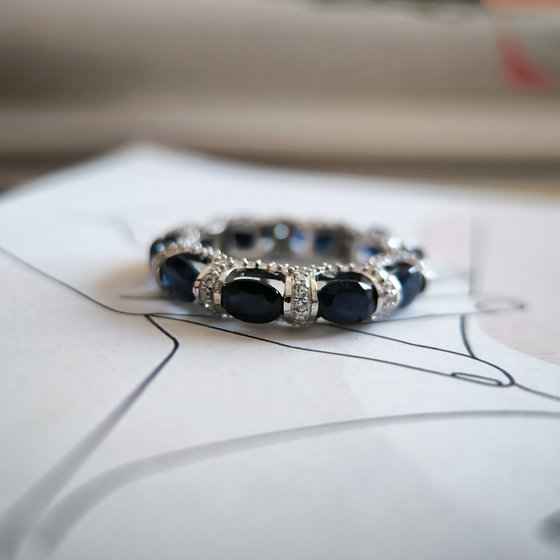 Серебряное кольцо с сапфиром 7.976ct, фианитами