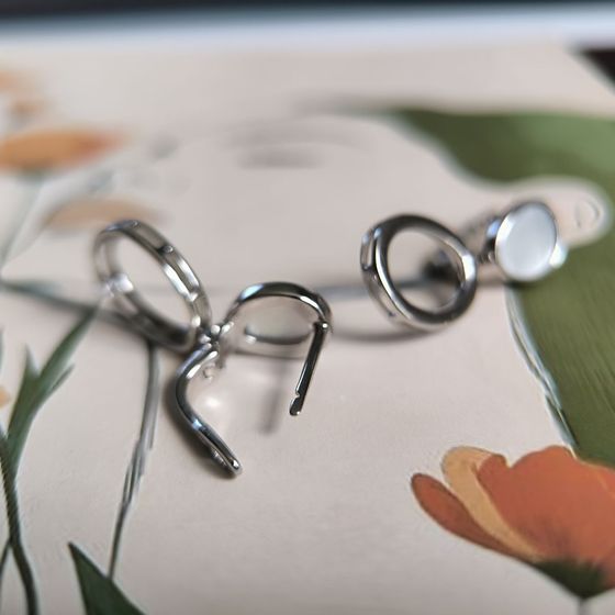 Silver earrings with mother-of-pearl