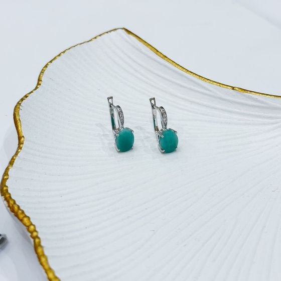 Silver earrings with a 4.782-carat emerald and cubic zirconia