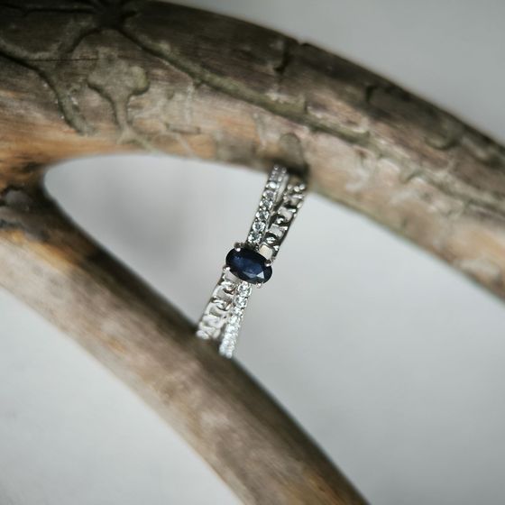 Silver ring with sapphire 0.66ct, fianites