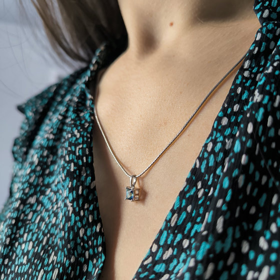 Серебряная подвеска с мистик топазом 0.5ct