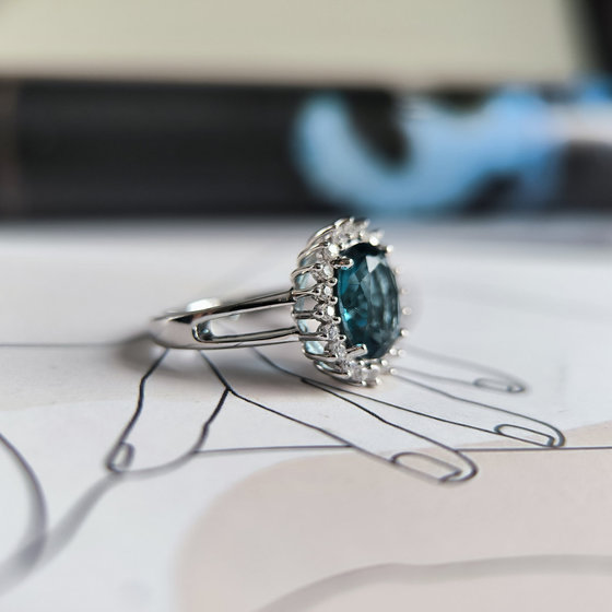 Серебряное кольцо с топазом Лондон Блю